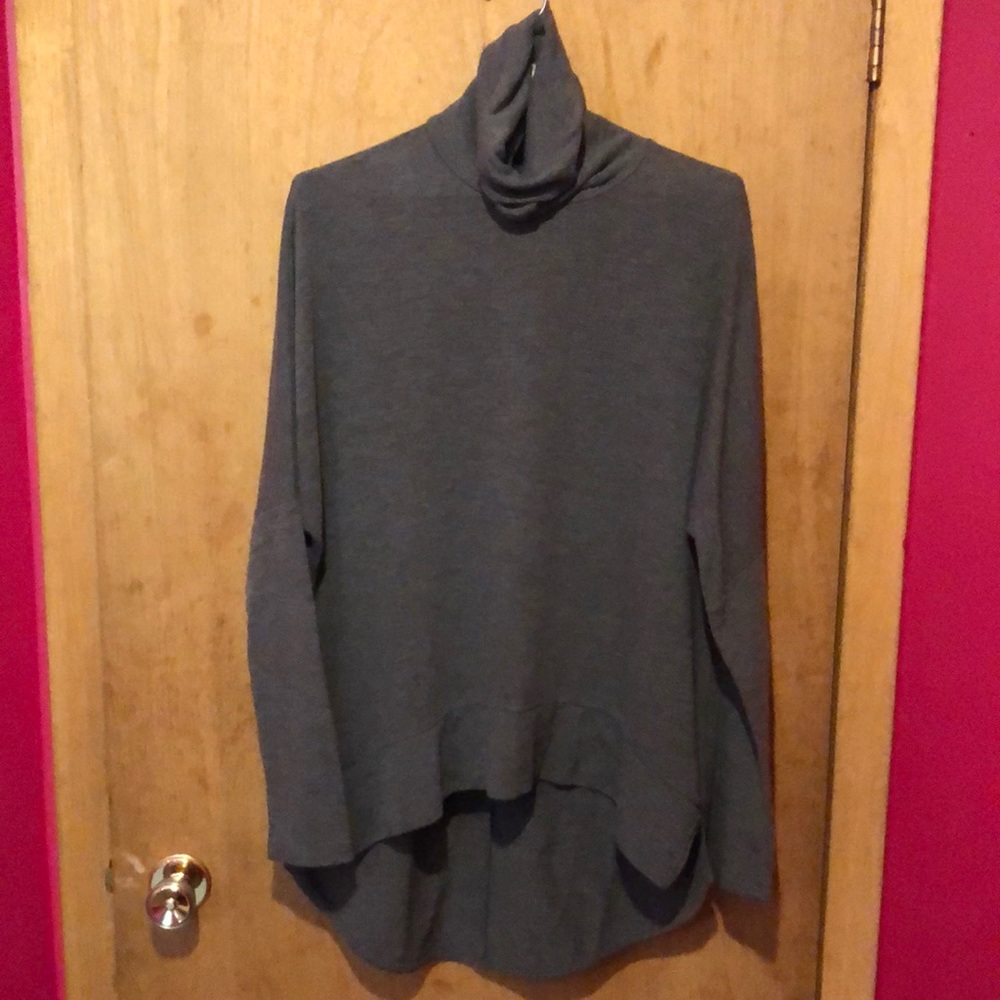 Madison & Berkeley Women’s Turtleneck Tunic ~ med